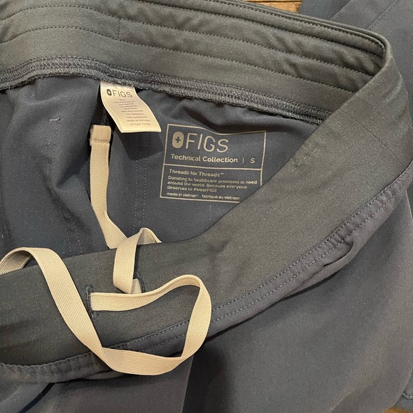 FIGS Women's Scrub Set Size Small- Dark Harbor - Picture 5 of 6